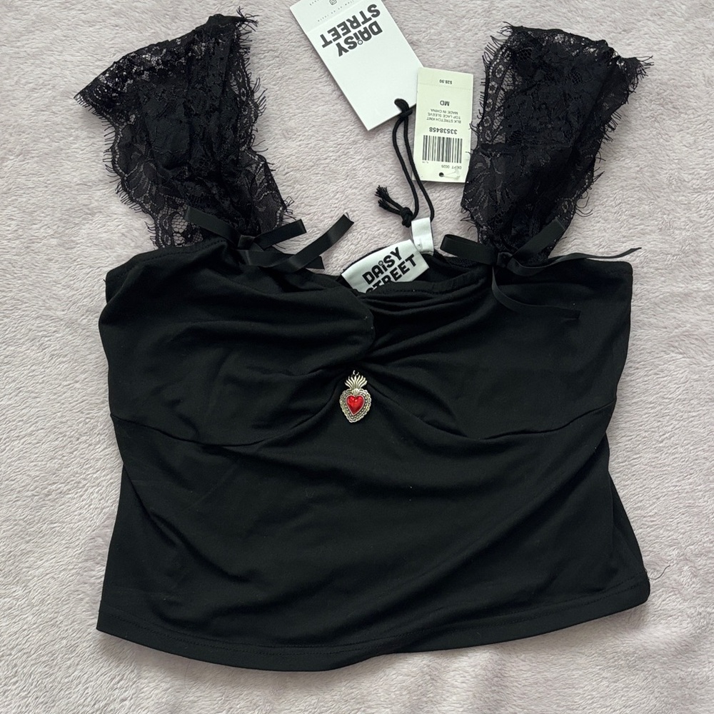 Daisy street| Black Lace Sleeve Crop Top